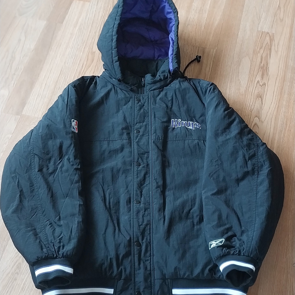 vintage sacramento kings puffer Black Jacket by Reebok size XL made in vietnam